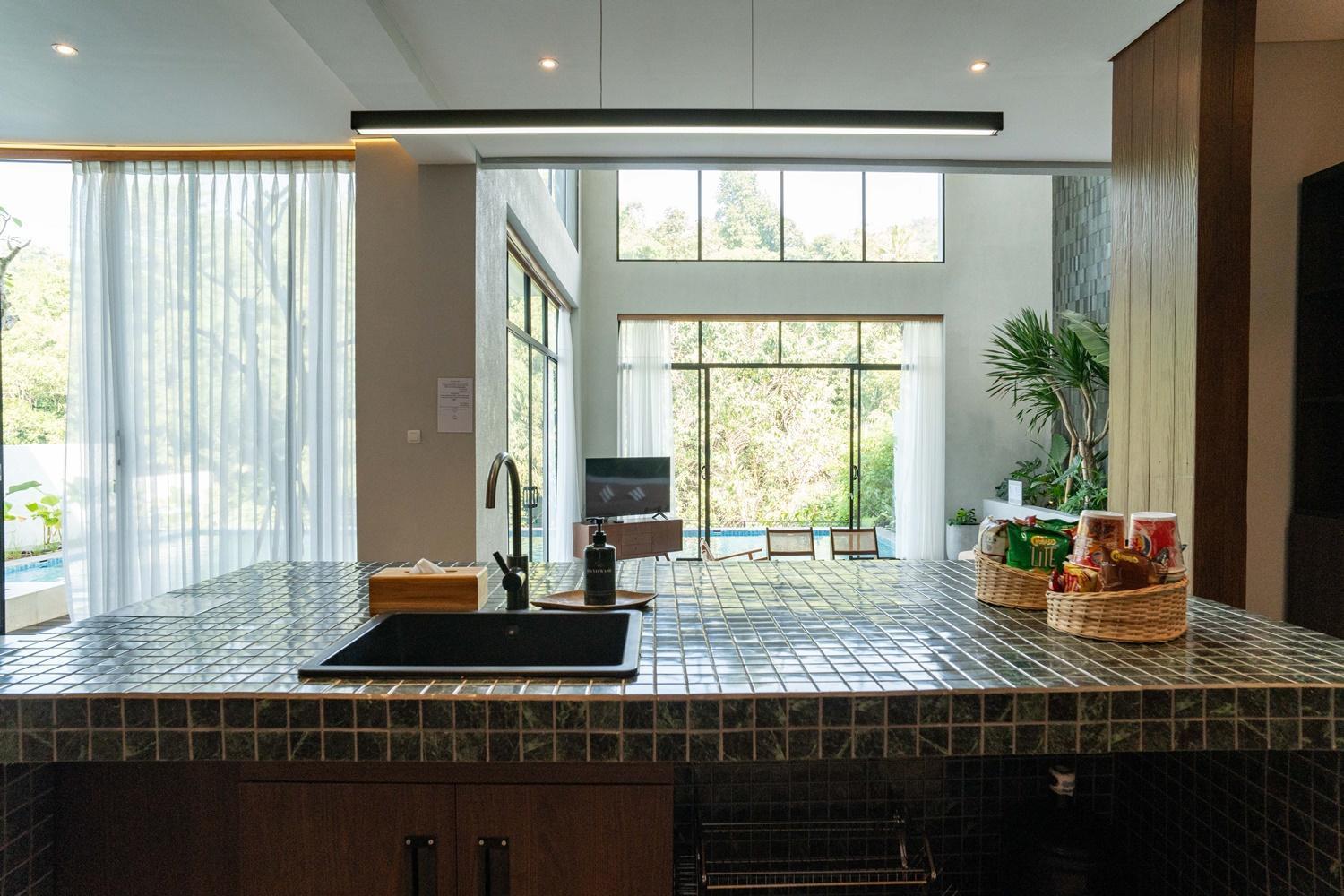 Villa Kireina Mori Forest View 6 Bedrooms With A Private Heated Swimming Pool And A Movie Bandung