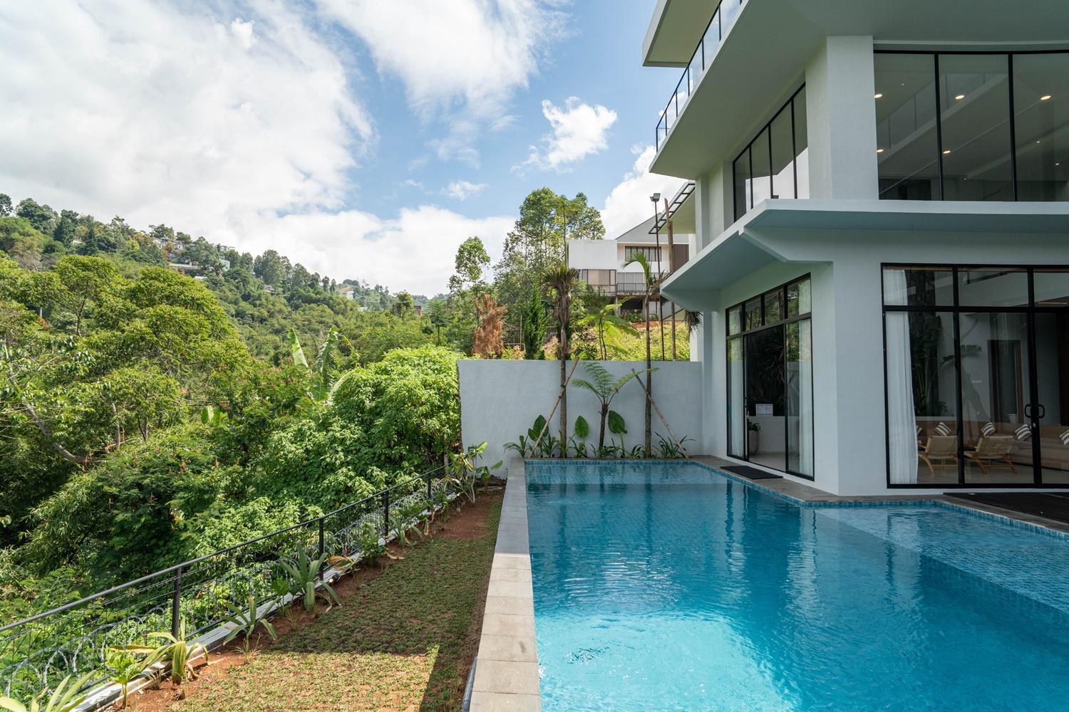Villa Kireina Mori Forest View 6 Bedrooms With A Private Heated Swimming Pool And A Movie Bandung