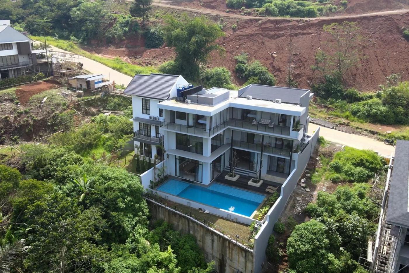 Kireina Mori Forest View 6 Bedrooms With A Private Heated Swimming Pool And A Movie Bandung