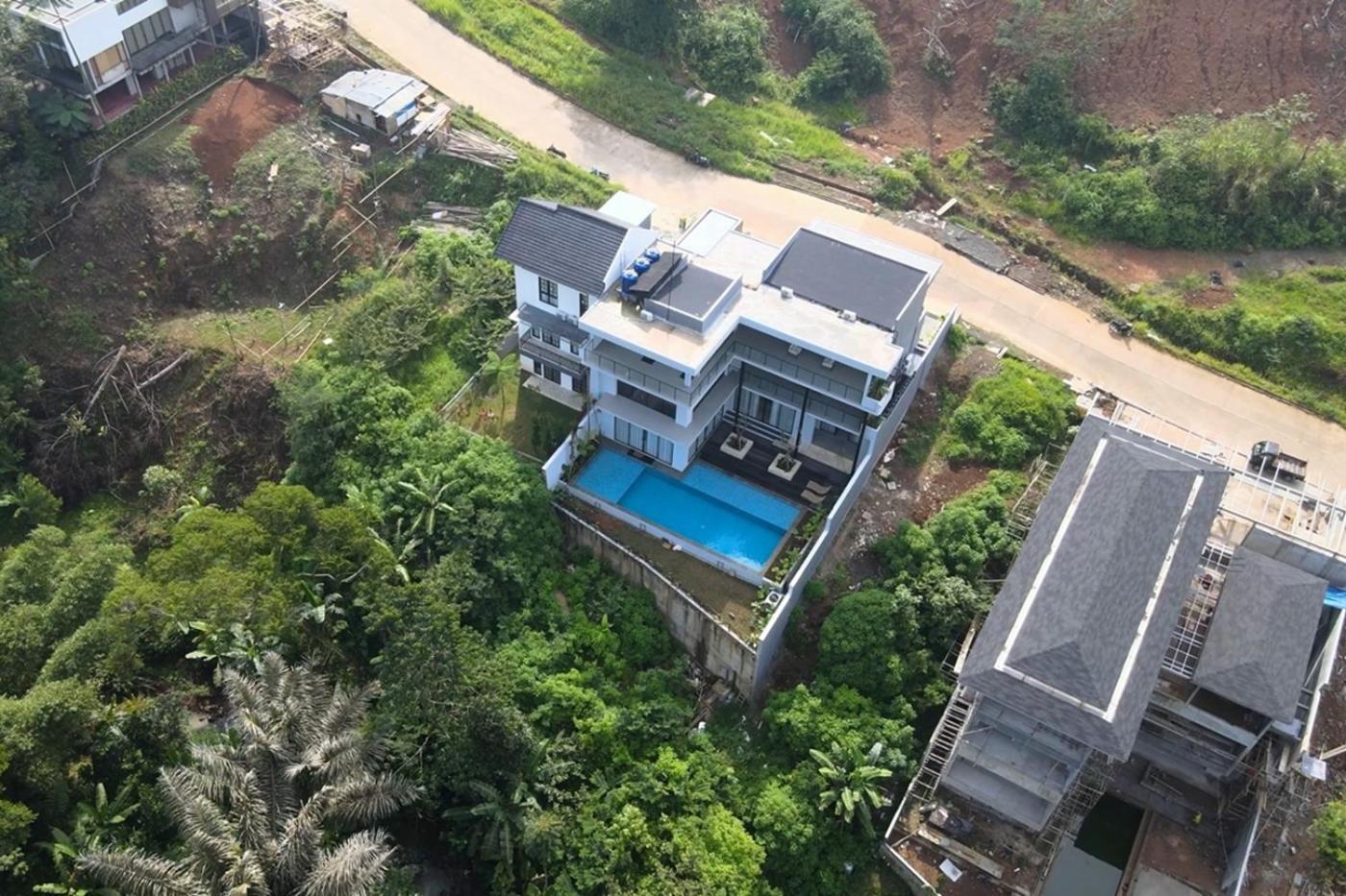 Kireina Mori Forest View 6 Bedrooms With A Private Heated Swimming Pool And A Movie * Bandung